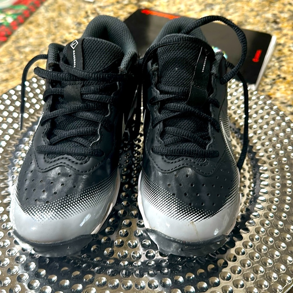 Nike Youth Diamond Baseball shoes